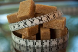 להחליף סוכר בממתיק מלאכותי האם זה באמת טוב לדיאטה?